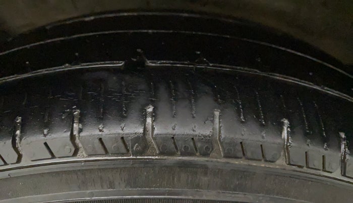 2012 Maruti Wagon R 1.0 LXI CNG, CNG, Manual, 96,233 km, Left Front Tyre Tread