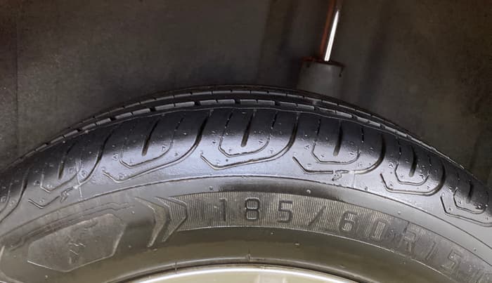 2014 Volkswagen Polo HIGHLINE1.2L, Petrol, Manual, 29,768 km, Left Rear Tyre Tread