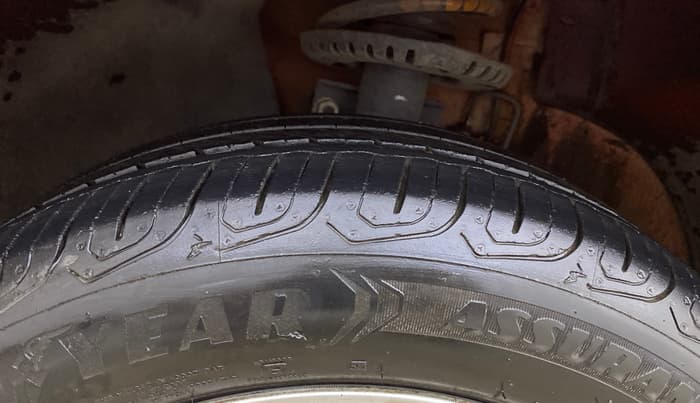 2014 Volkswagen Polo HIGHLINE1.2L, Petrol, Manual, 29,768 km, Left Front Tyre Tread