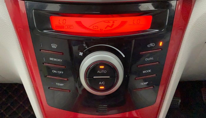 2021 Mahindra XUV300 W8 (O) 1.2 PETROL, Petrol, Manual, 19,034 km, Multi-Zone Climate Control