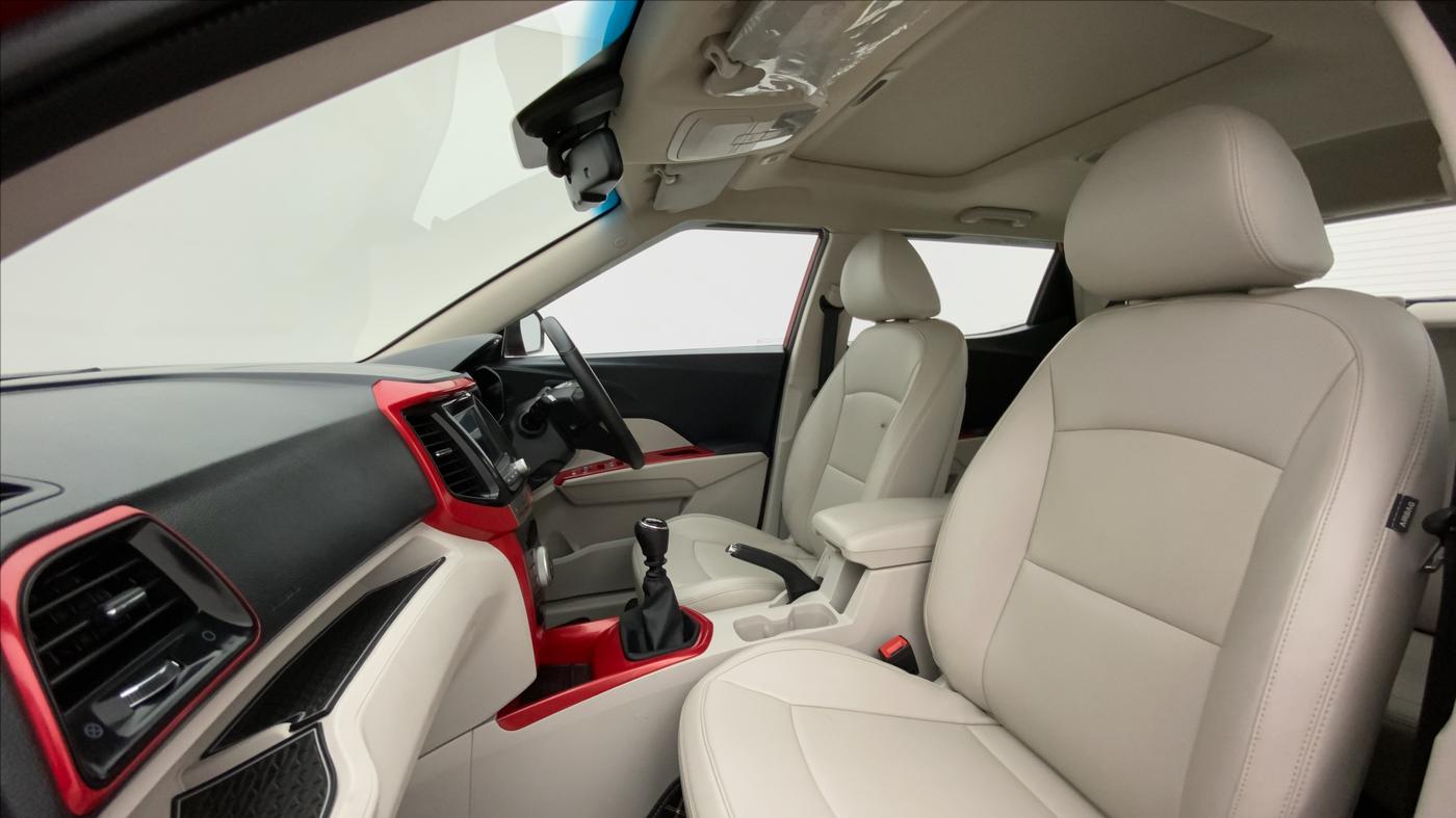 2021 Mahindra XUV300 W8 (O) 1.2 PETROL, Petrol, Manual, 19,034 km, Right Side Front Door Cabin