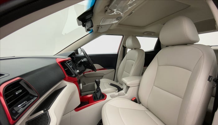 2021 Mahindra XUV300 W8 (O) 1.2 PETROL, Petrol, Manual, 19,034 km, Right Side Front Door Cabin