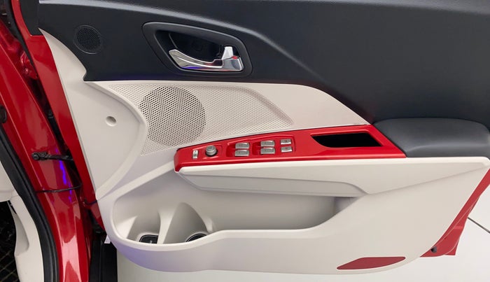 2021 Mahindra XUV300 W8 (O) 1.2 PETROL, Petrol, Manual, 19,034 km, Driver Side Door Panels Control