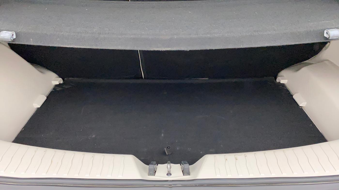 2021 Mahindra XUV300 W8 (O) 1.2 PETROL, Petrol, Manual, 19,034 km, Boot Inside