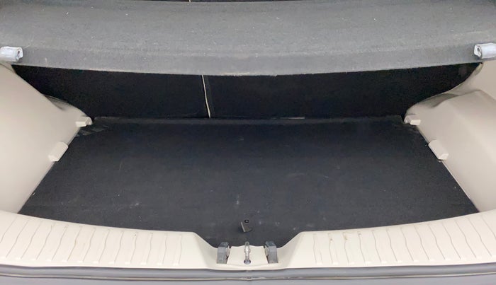 2021 Mahindra XUV300 W8 (O) 1.2 PETROL, Petrol, Manual, 19,034 km, Boot Inside