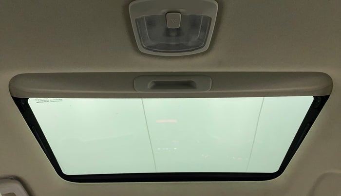 2021 Mahindra XUV300 W8 (O) 1.2 PETROL, Petrol, Manual, 19,034 km, Moonroof/ Sunroof