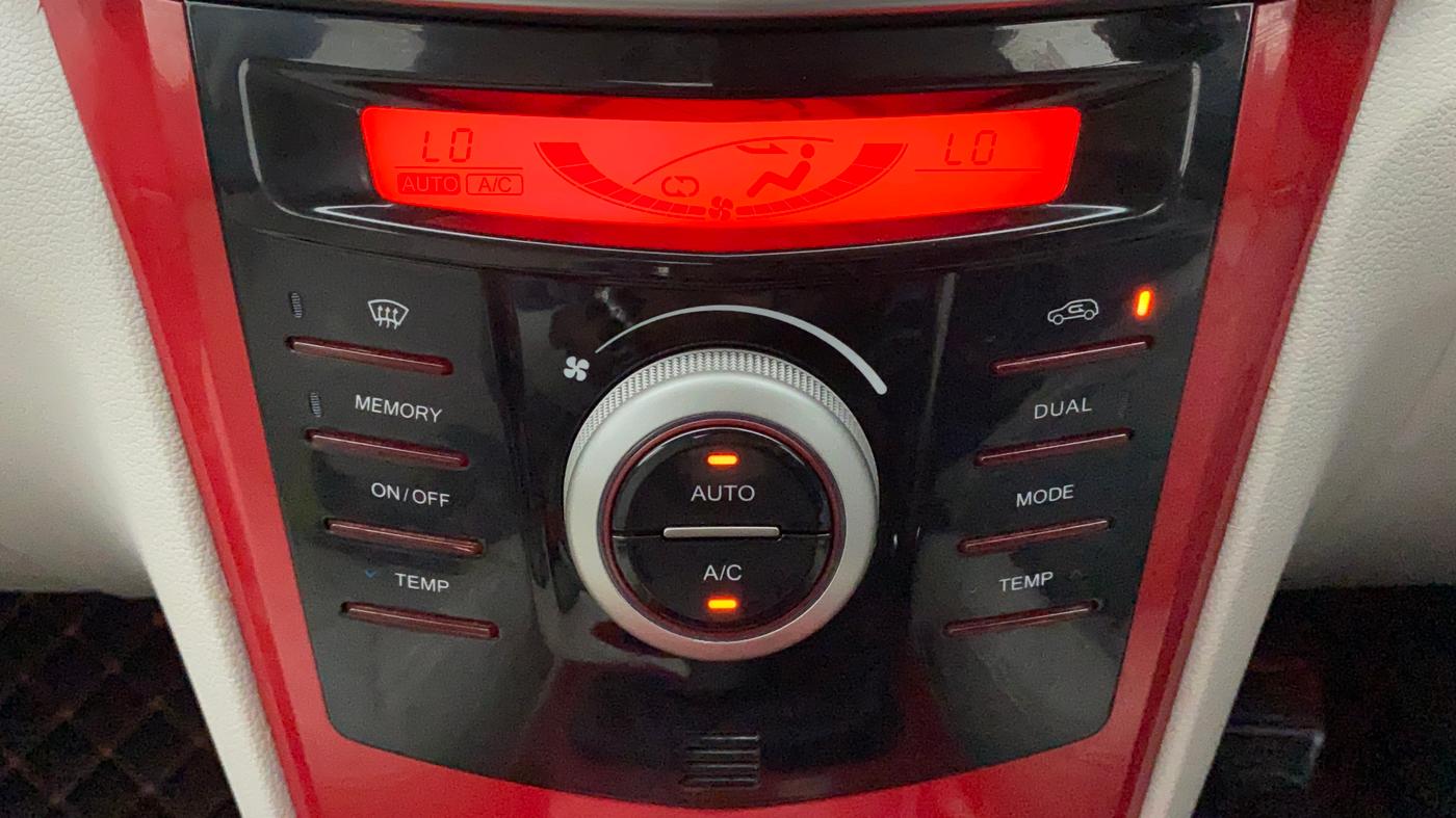 2021 Mahindra XUV300 W8 (O) 1.2 PETROL, Petrol, Manual, 19,034 km, Automatic Climate Control