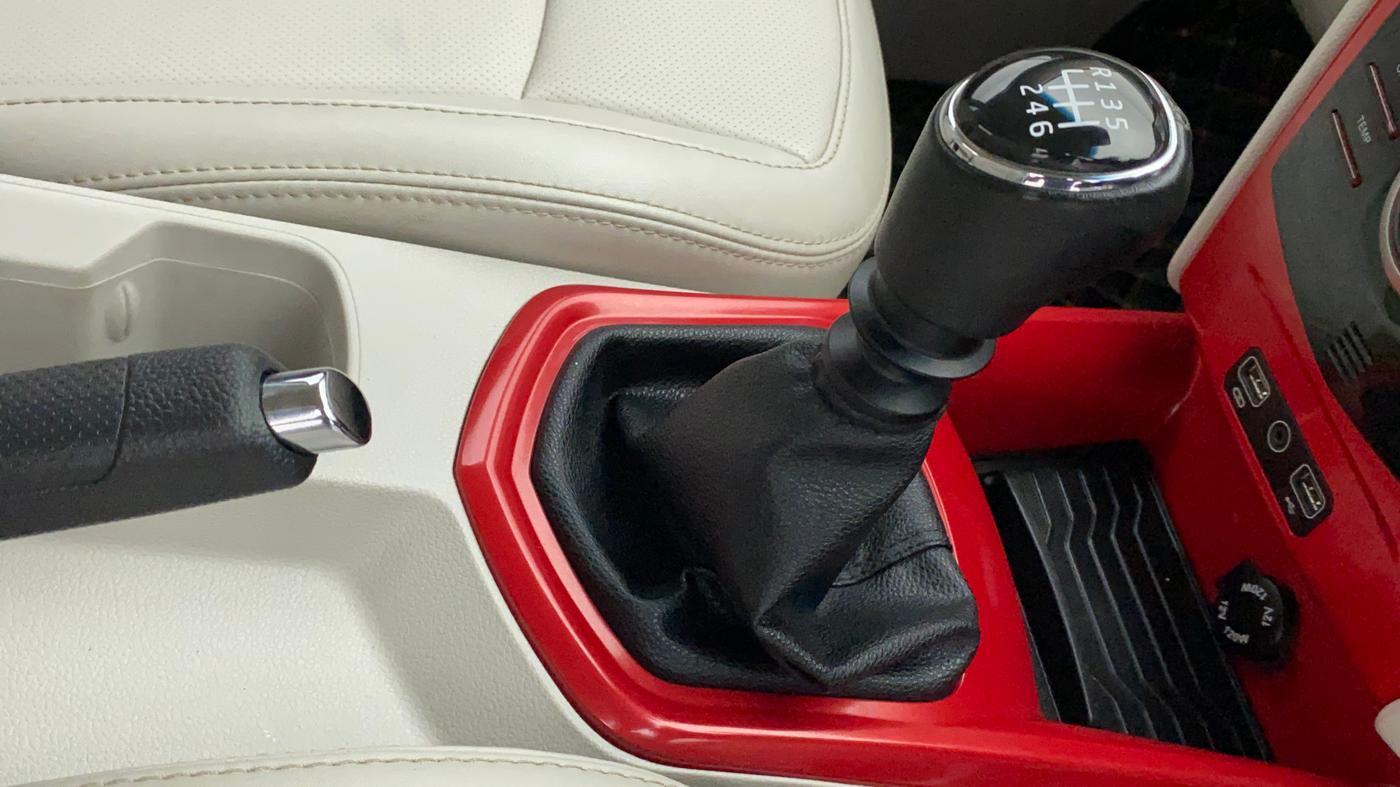 2021 Mahindra XUV300 W8 (O) 1.2 PETROL, Petrol, Manual, 19,034 km, Gear Lever