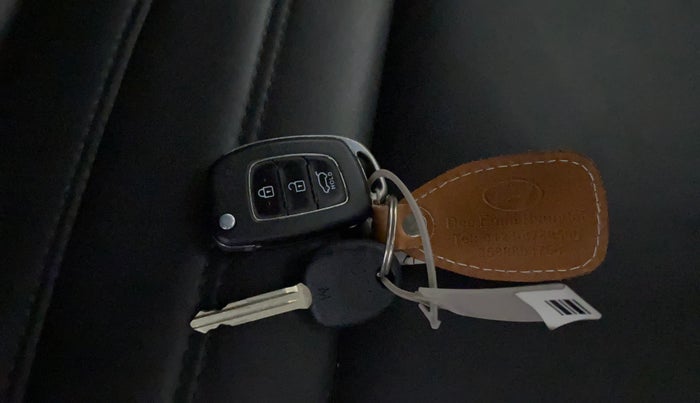 2019 Hyundai VENUE S 1.2, Petrol, Manual, 1,14,340 km, Key Close Up