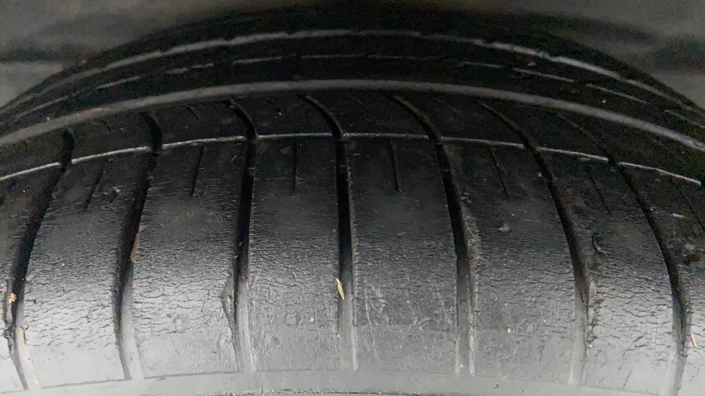 2018 Tata Hexa Varicor 400 XTA, Diesel, Automatic, 63,335 km, Right Rear Tyre Tread