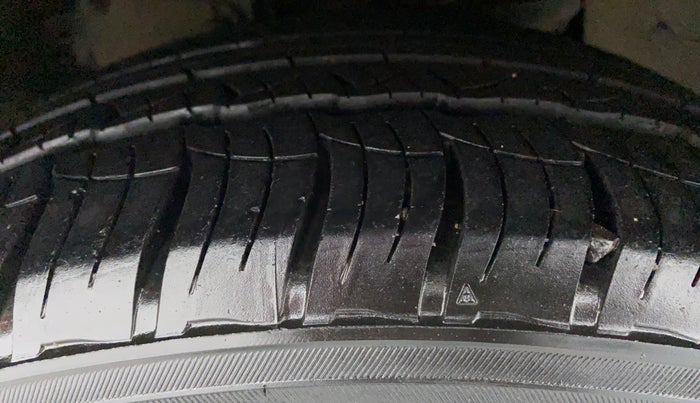2018 Tata Hexa Varicor 400 XTA, Diesel, Automatic, 63,335 km, Right Front Tyre Tread