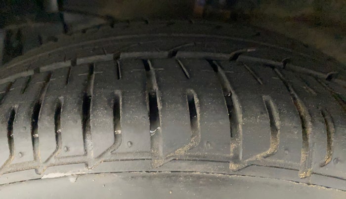 2019 Maruti Ciaz ALPHA 1.5 SHVS PETROL, Petrol, Manual, 44,180 km, Left Front Tyre Tread