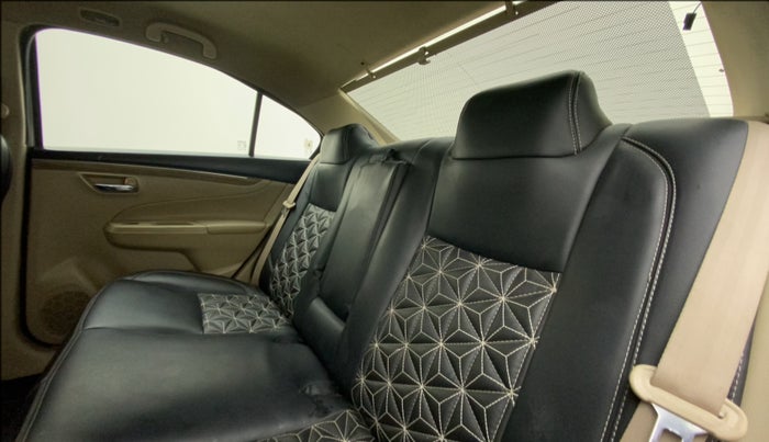 2019 Maruti Ciaz ALPHA 1.5 SHVS PETROL, Petrol, Manual, 44,180 km, Right Side Rear Door Cabin