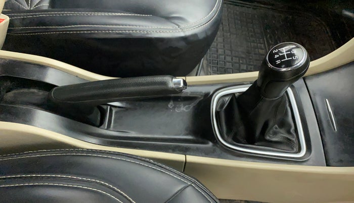 2019 Maruti Ciaz ALPHA 1.5 SHVS PETROL, Petrol, Manual, 44,180 km, Gear Lever