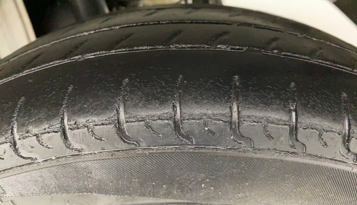 2017 Maruti Alto 800 VXI, Petrol, Manual, 26,644 km, Left Rear Tyre Tread