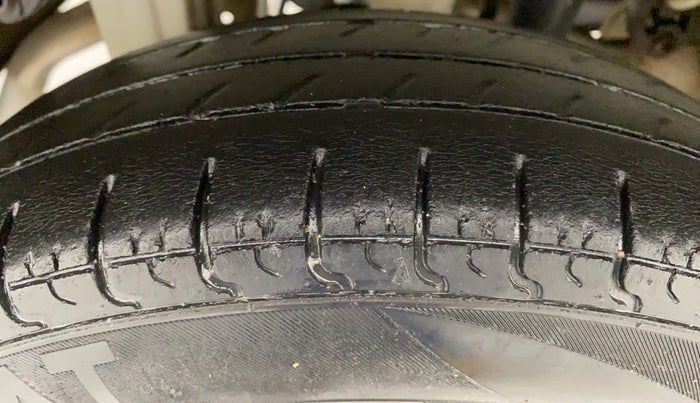 2017 Maruti Alto 800 VXI, Petrol, Manual, 26,644 km, Right Rear Tyre Tread