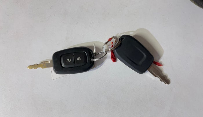 2022 Renault Kwid RXT 1.0 (O), Petrol, Manual, 22,458 km, Key Close Up