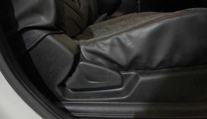 2022 Renault Kwid RXT 1.0 (O), Petrol, Manual, 22,458 km, Driver Side Adjustment Panel