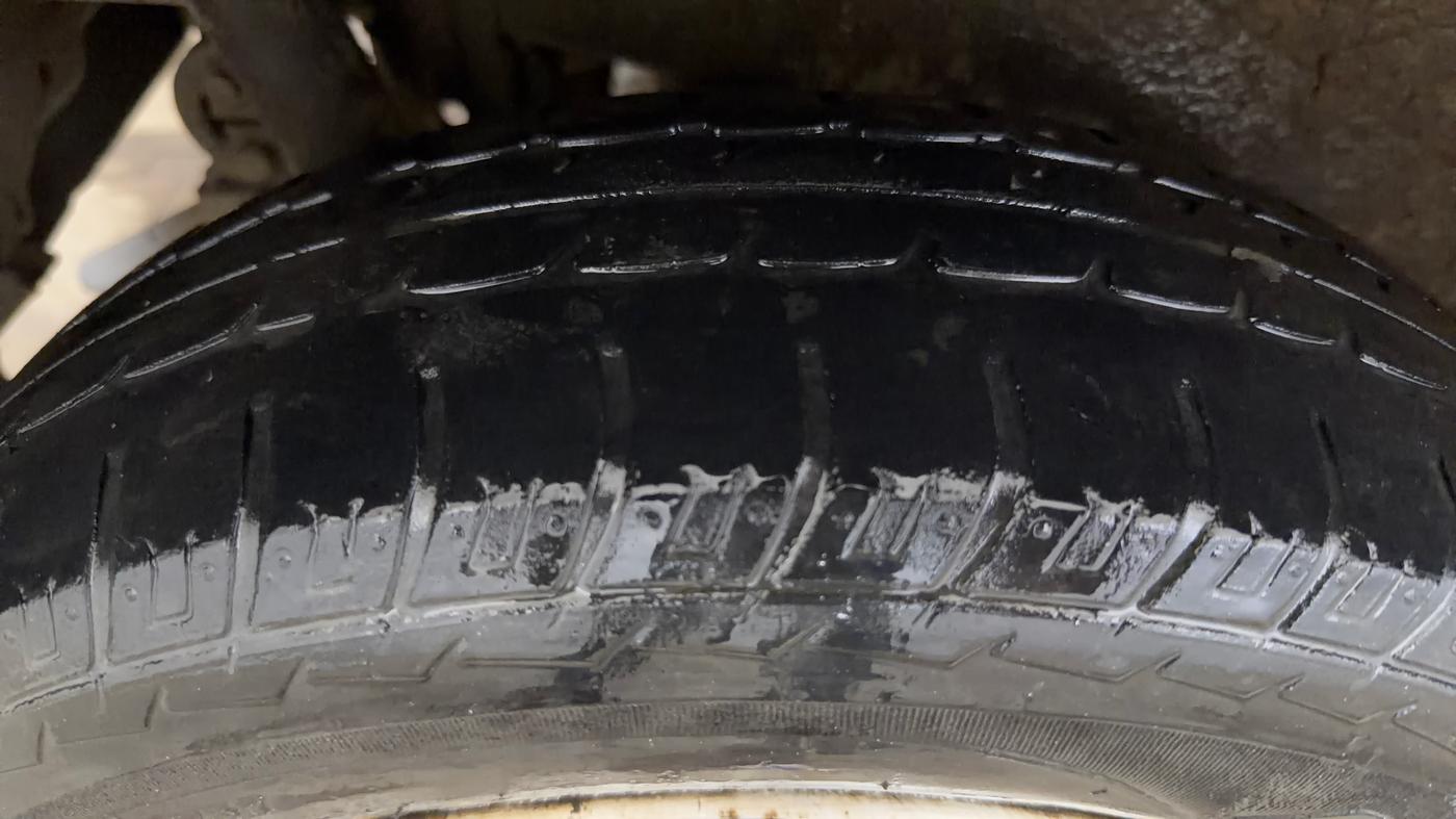 2016 Maruti Wagon R 1.0 LXI CNG, CNG, Manual, 98,170 km, Right Rear Tyre Tread