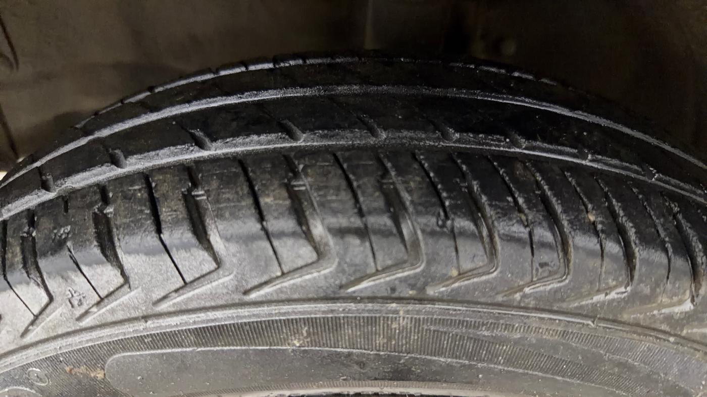 2016 Maruti Wagon R 1.0 LXI CNG, CNG, Manual, 98,170 km, Left Front Tyre Tread