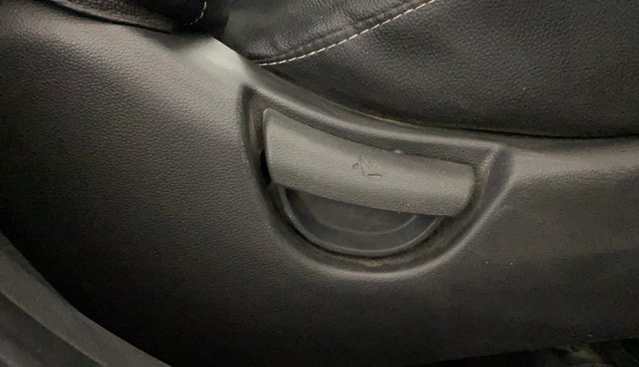 2019 Hyundai Grand i10 SPORTZ 1.2 KAPPA VTVT, Petrol, Manual, 27,711 km, Driver Side Adjustment Panel