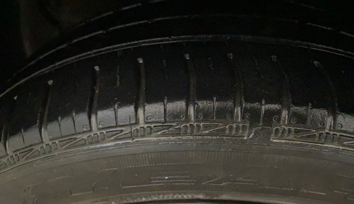 2019 Hyundai Grand i10 SPORTZ 1.2 KAPPA VTVT, Petrol, Manual, 27,711 km, Left Front Tyre Tread