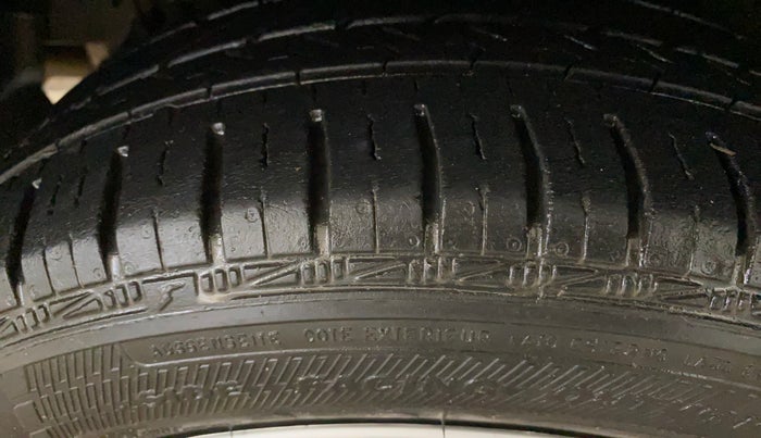 2019 Hyundai Grand i10 SPORTZ 1.2 KAPPA VTVT, Petrol, Manual, 27,711 km, Right Rear Tyre Tread