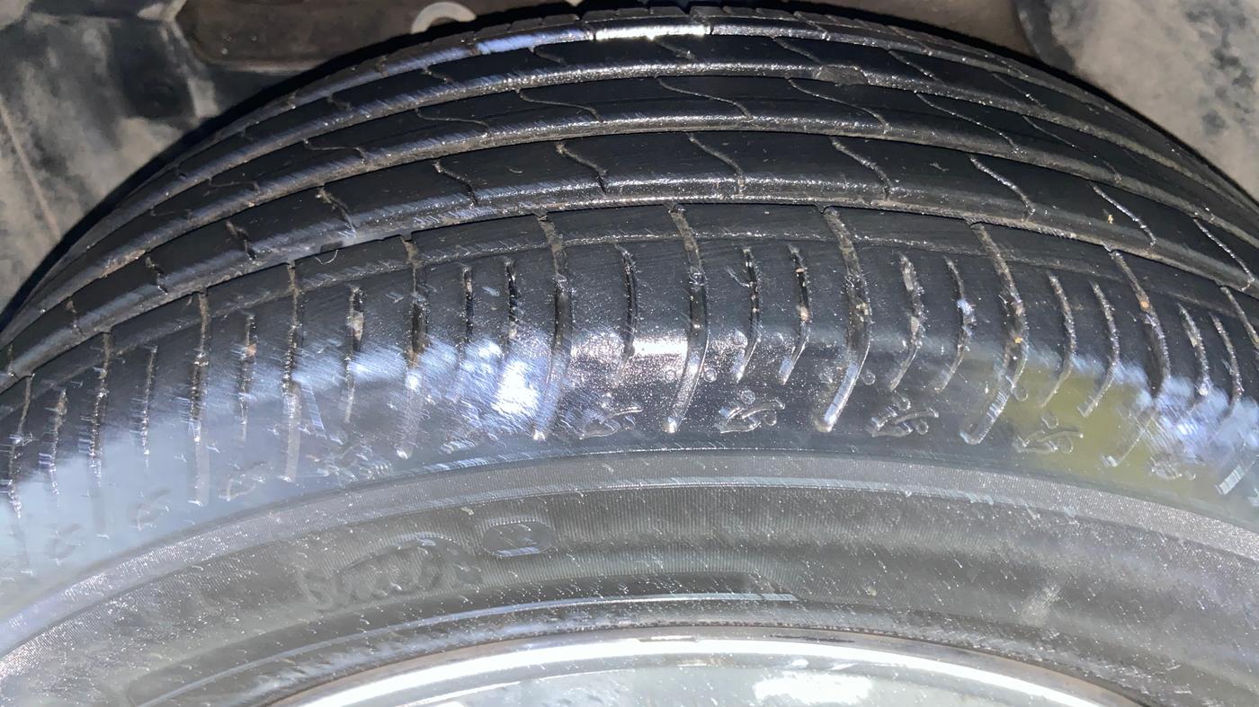 2023 Maruti BREZZA LXI S- CNG, CNG, Manual, 67,084 km, Left Front Tyre Tread