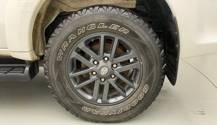 2015 Toyota Fortuner 3.0 4X2 AT, Diesel, Automatic, 1,09,777 km, Left Rear Wheel