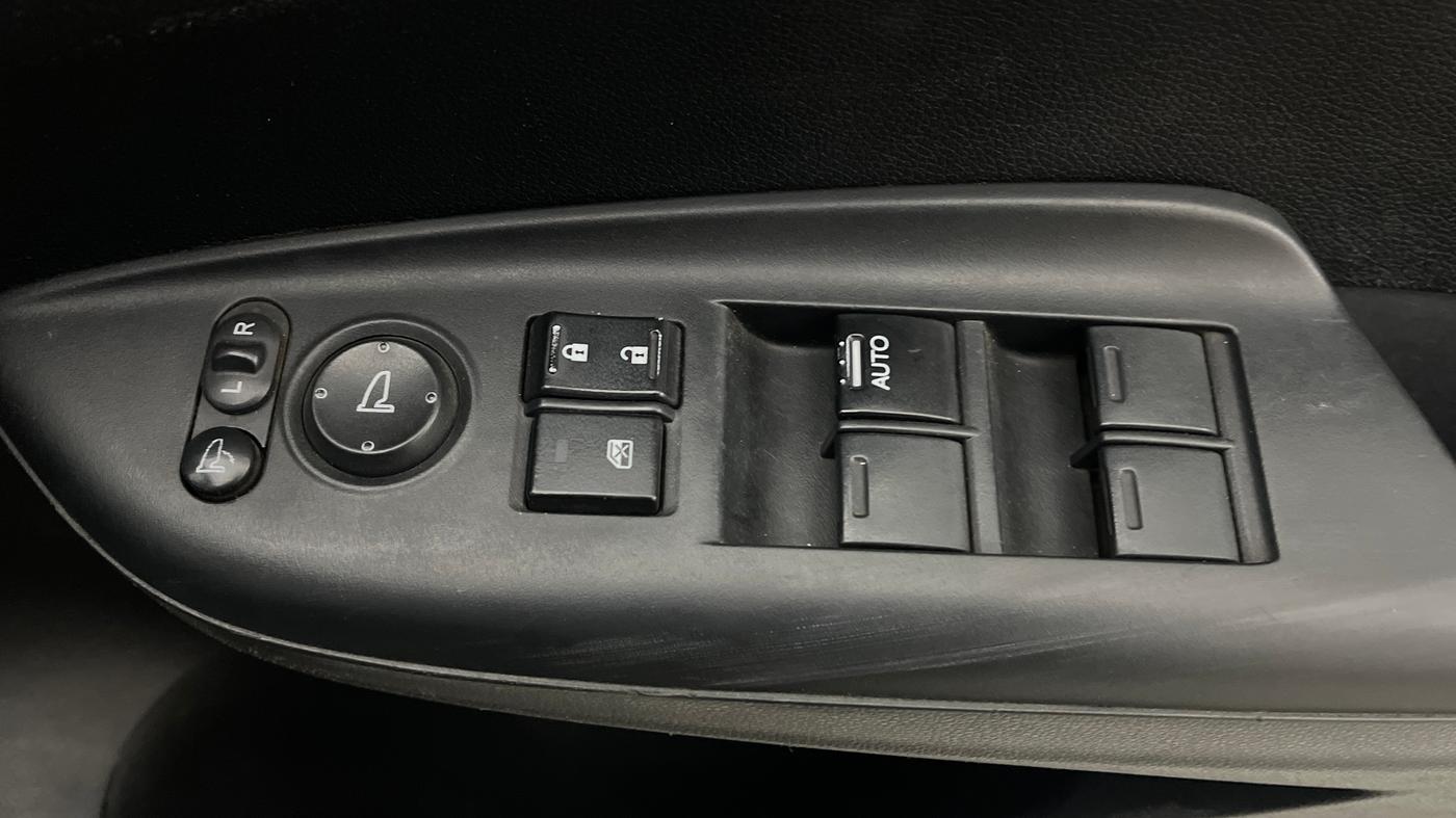 2018 Honda WR-V 1.5L I-DTEC VX MT, Diesel, Manual, 1,34,100 km, Driver Side Door Panels Control