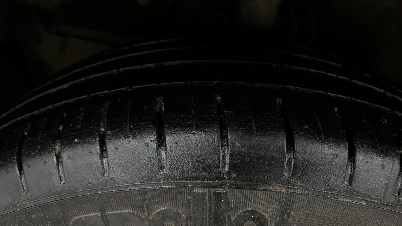2018 Honda WR-V 1.5L I-DTEC VX MT, Diesel, Manual, 1,34,100 km, Left Front Tyre Tread