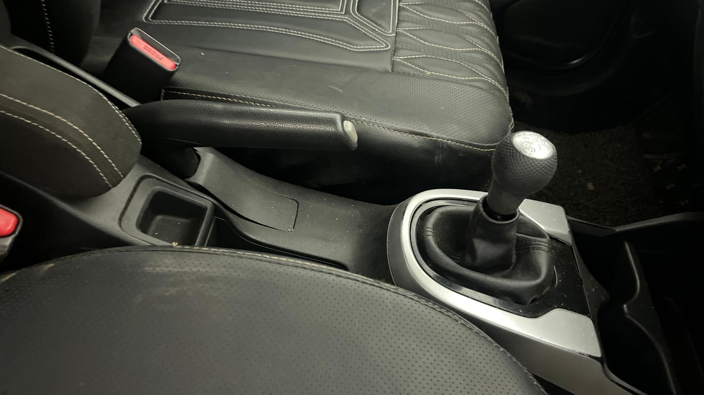 2018 Honda WR-V 1.5L I-DTEC VX MT, Diesel, Manual, 1,34,100 km, Gear Lever