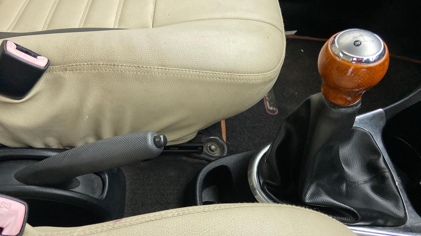 2011 Toyota Etios VX, Petrol, Manual, 33,658 km, Gear Lever