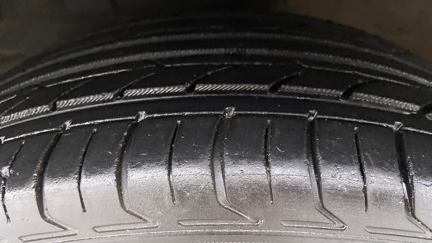 2011 Toyota Etios VX, Petrol, Manual, 33,658 km, Left Front Tyre Tread