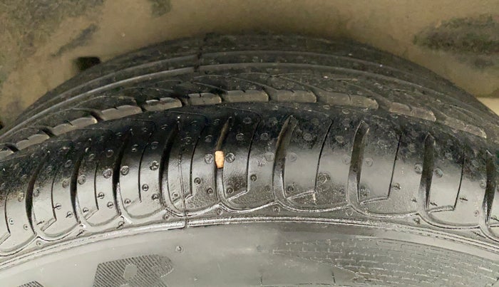 2014 Toyota Corolla Altis VL AT PETROL, Petrol, Automatic, 1,17,840 km, Left Rear Tyre Tread