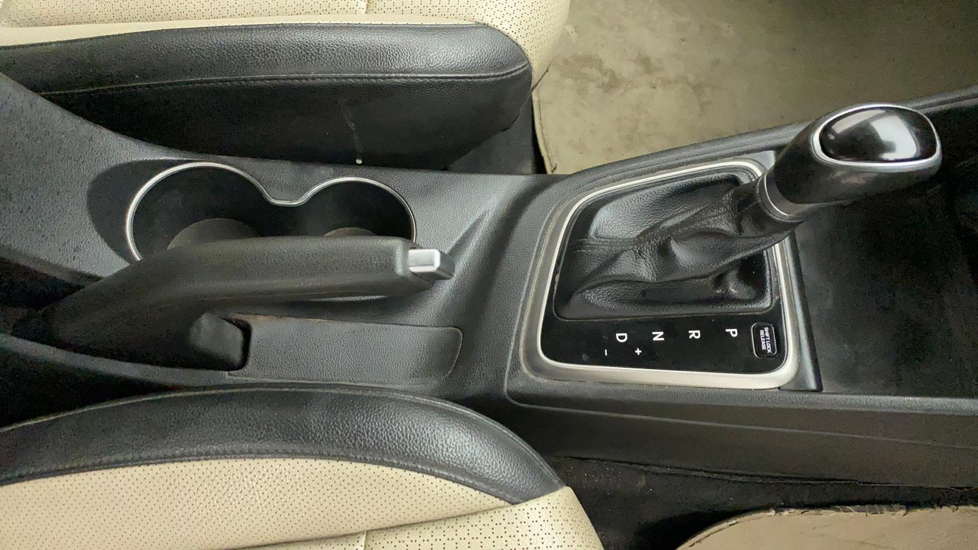 2017 Hyundai Verna 1.6 VTVT SX (O) AT, Petrol, Automatic, 1,01,080 km, Gear Lever