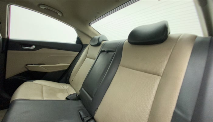 2017 Hyundai Verna 1.6 VTVT SX (O) AT, Petrol, Automatic, 1,01,080 km, Right Side Rear Door Cabin