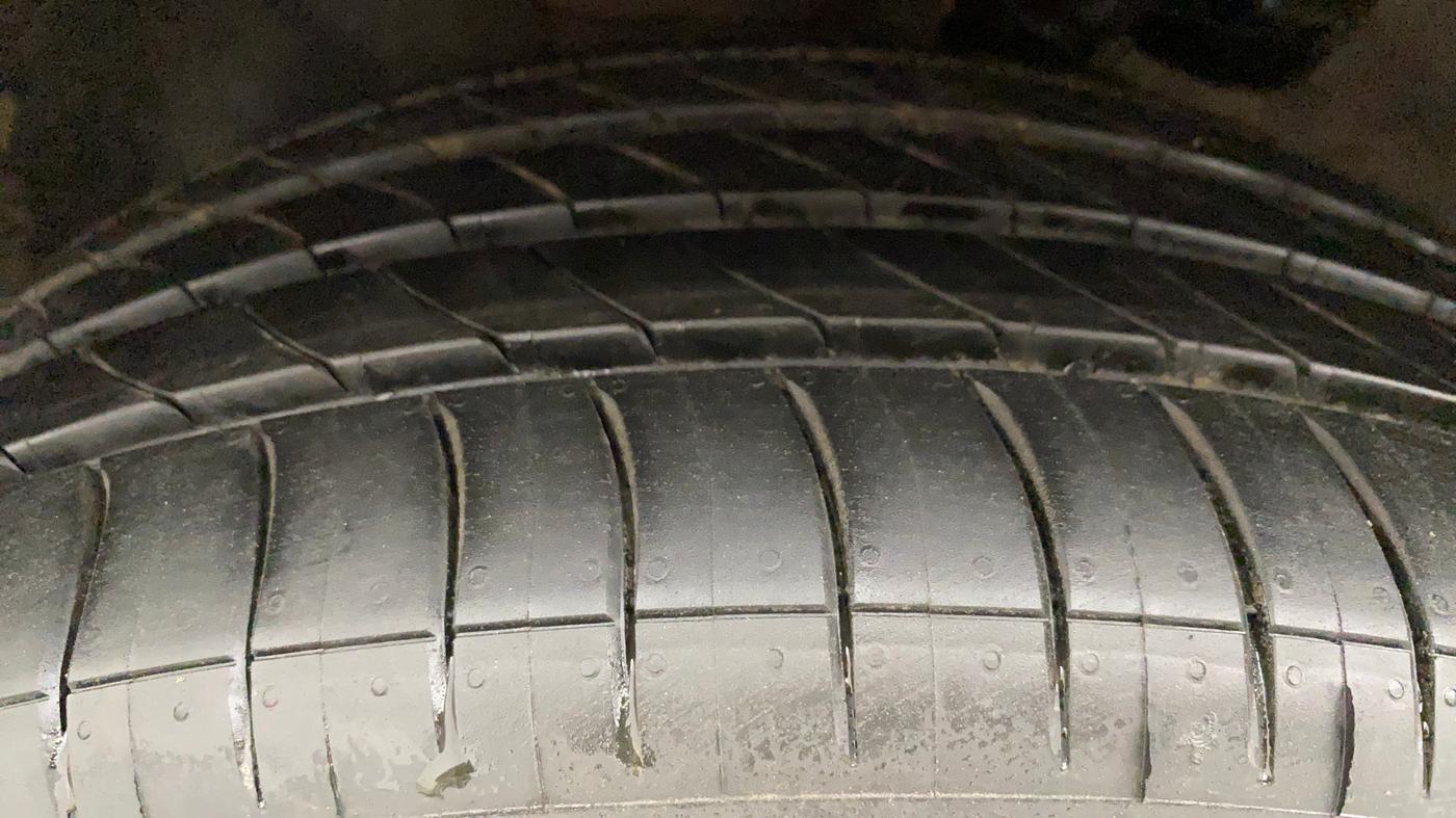 2017 Hyundai Verna 1.6 VTVT SX (O) AT, Petrol, Automatic, 1,01,080 km, Left Front Tyre Tread