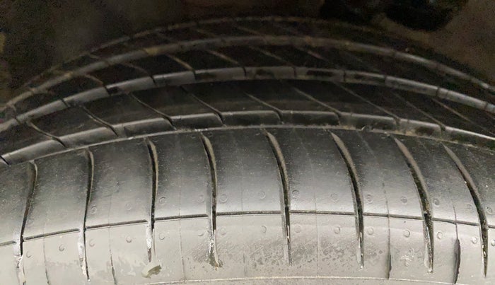 2017 Hyundai Verna 1.6 VTVT SX (O) AT, Petrol, Automatic, 1,01,080 km, Left Front Tyre Tread