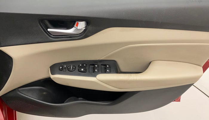 2017 Hyundai Verna 1.6 VTVT SX (O) AT, Petrol, Automatic, 1,01,080 km, Driver Side Door Panels Control