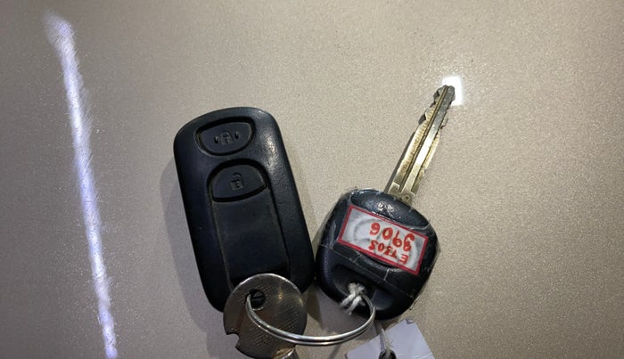 2013 Toyota Etios V, Petrol, Manual, 57,615 km, Key Close Up