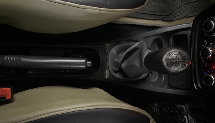 2014 Renault Duster RXL PETROL, Petrol, Manual, 38,093 km, Gear Lever