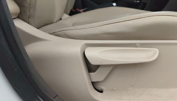 2013 Volkswagen Vento HIGHLINE 1.6 MPI, CNG, Manual, 93,651 km, Driver Side Adjustment Panel
