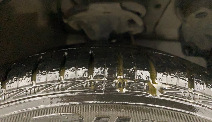 2017 Hyundai Eon SPORTZ, Petrol, Manual, 19,043 km, Right Front Tyre Tread