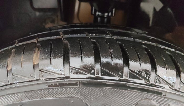 2023 Renault Kwid CLIMBER AMT 1.0, Petrol, Automatic, 4,551 km, Left Front Tyre Tread