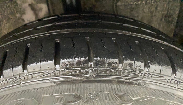 2011 Toyota Etios VX, Petrol, Manual, 88,332 km, Right Front Tyre Tread
