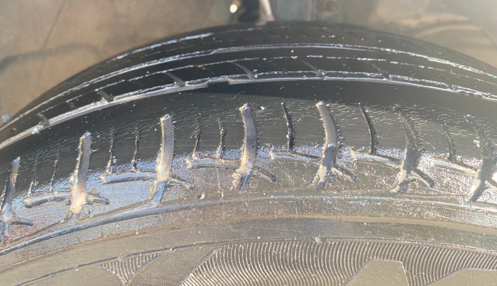 2023 Maruti Baleno SIGMA PETROL 1.2, Petrol, Manual, 1,10,938 km, Right Front Tyre Tread