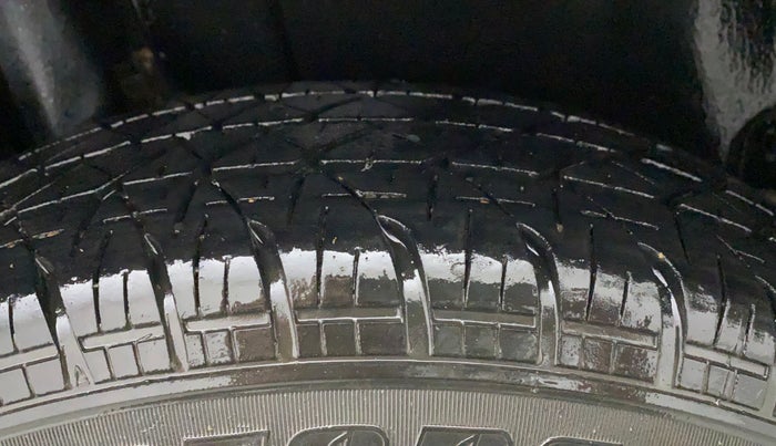 2013 Maruti Swift VXI, Petrol, Manual, 1,09,025 km, Right Rear Tyre Tread