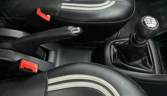 2013 Maruti Swift VXI, Petrol, Manual, 1,09,025 km, Gear Lever