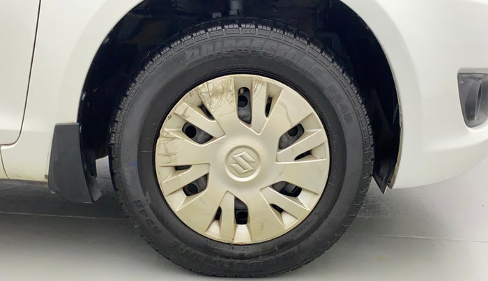 2013 Maruti Swift VXI, Petrol, Manual, 1,09,025 km, Right Front Wheel